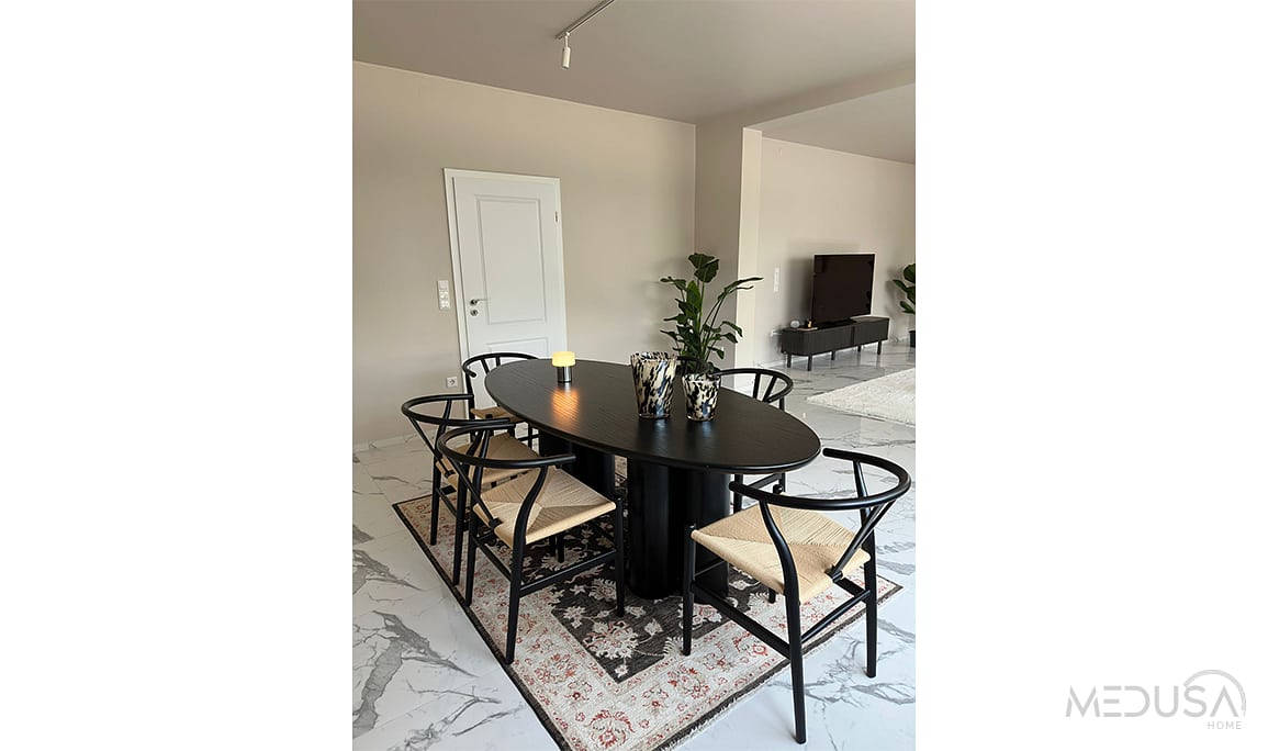 Flora Siyah Yemek Masası