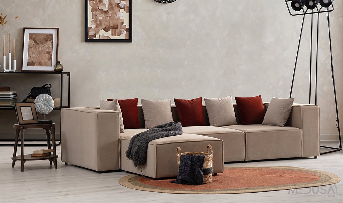 Piramit Köşe Takımı