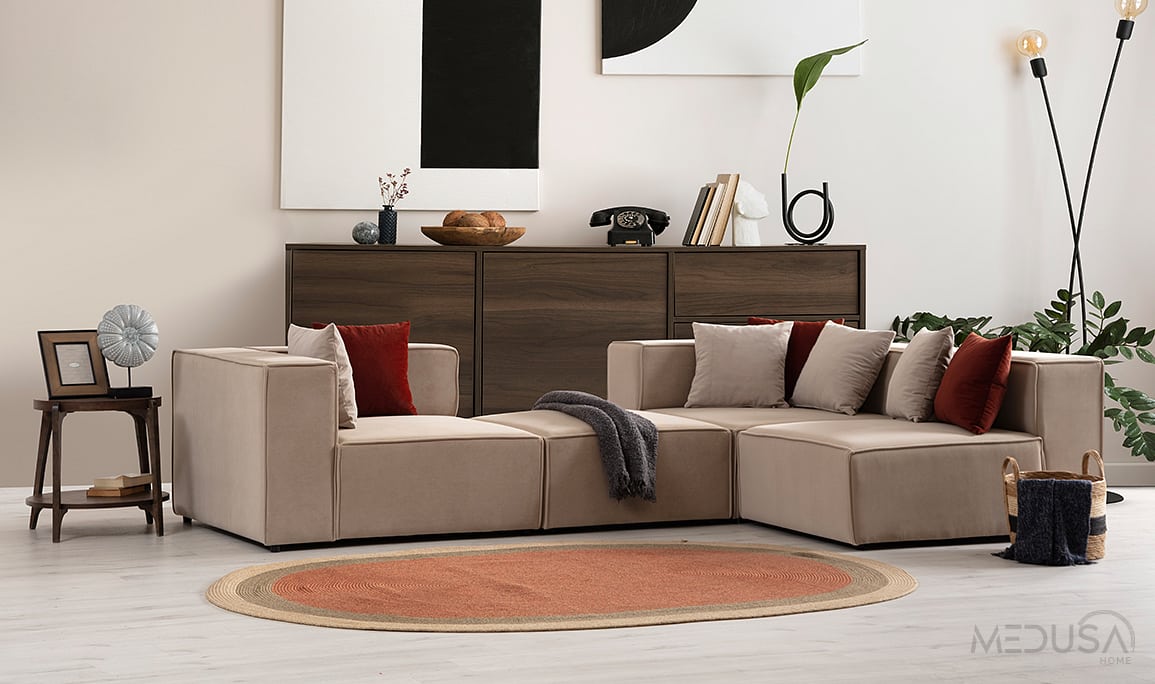 Piramit Köşe Takımı