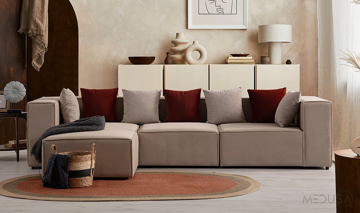 Piramit Köşe Takımı