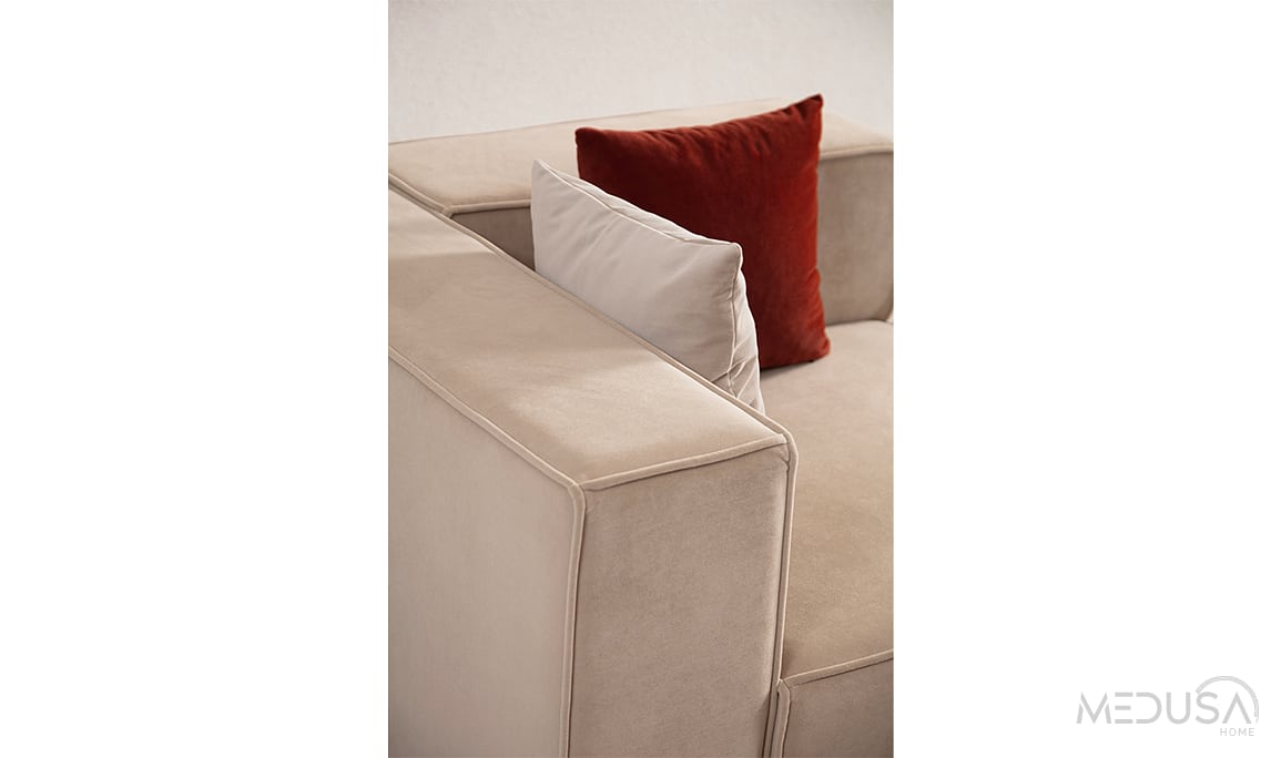 Piramit Köşe Takımı