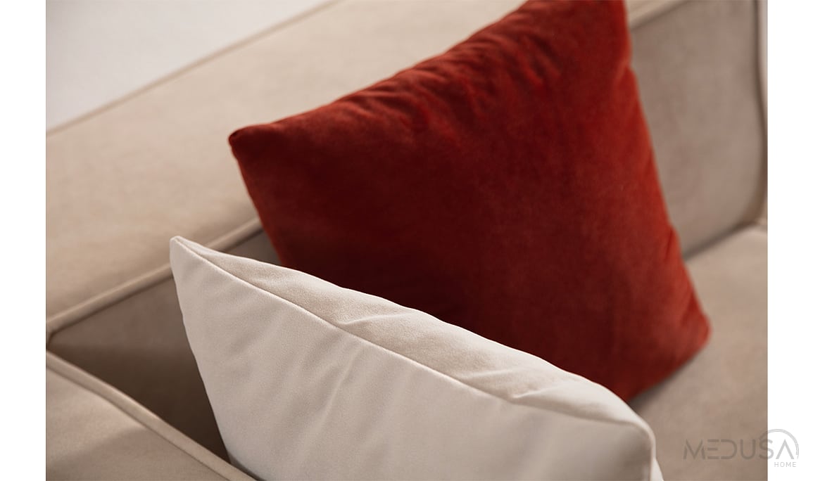 Piramit Köşe Takımı